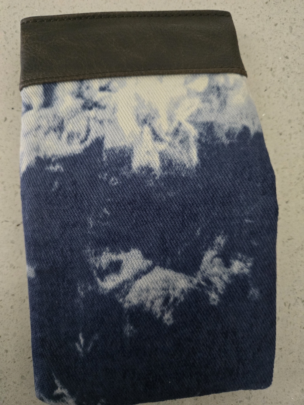 Thirty-one Blue Tie-Dye Glasses Sleeve with Brown Trim